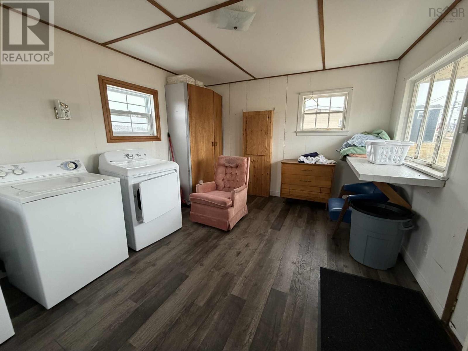 Laundry cabin