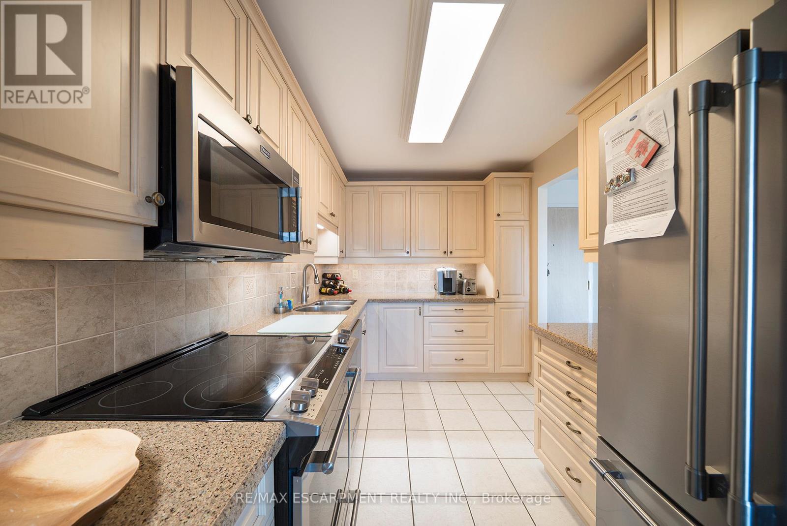 #715 9 BONHEUR COURT - 11
