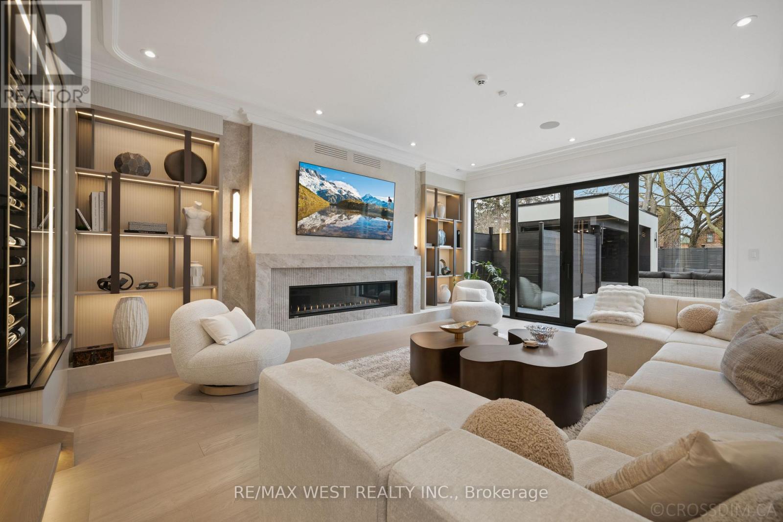 238 MELROSE AVENUE N - 7