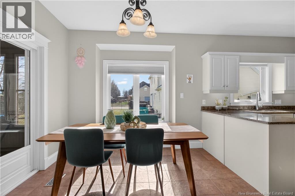 228 Lady Guinevere Street - 15