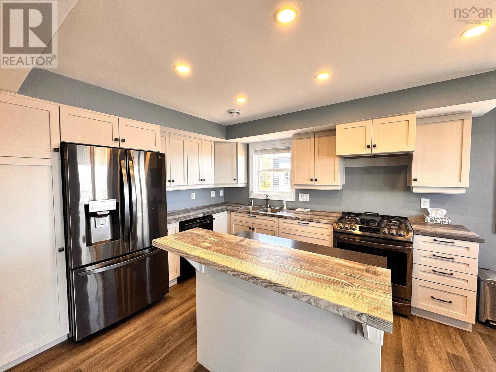 Property 31 of 49 of 3359 West Bay Rd