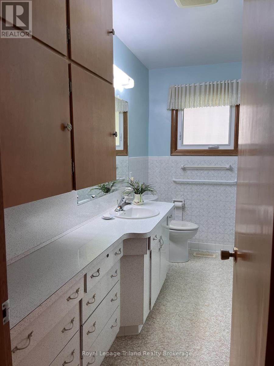 16 BROCK STREET W — photo 12