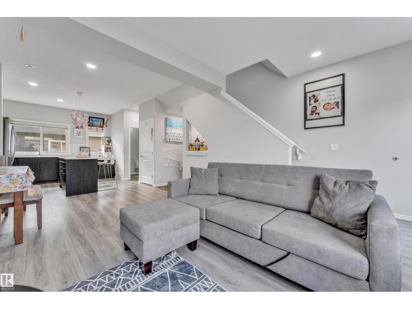 #61 215 SADDLEBACK RD NW, Edmonton