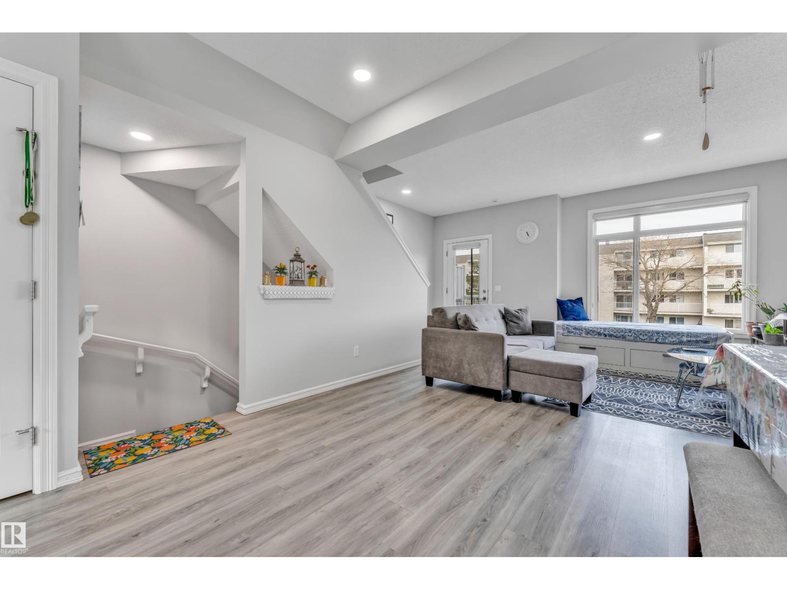 #61 215 SADDLEBACK RD NW, Edmonton