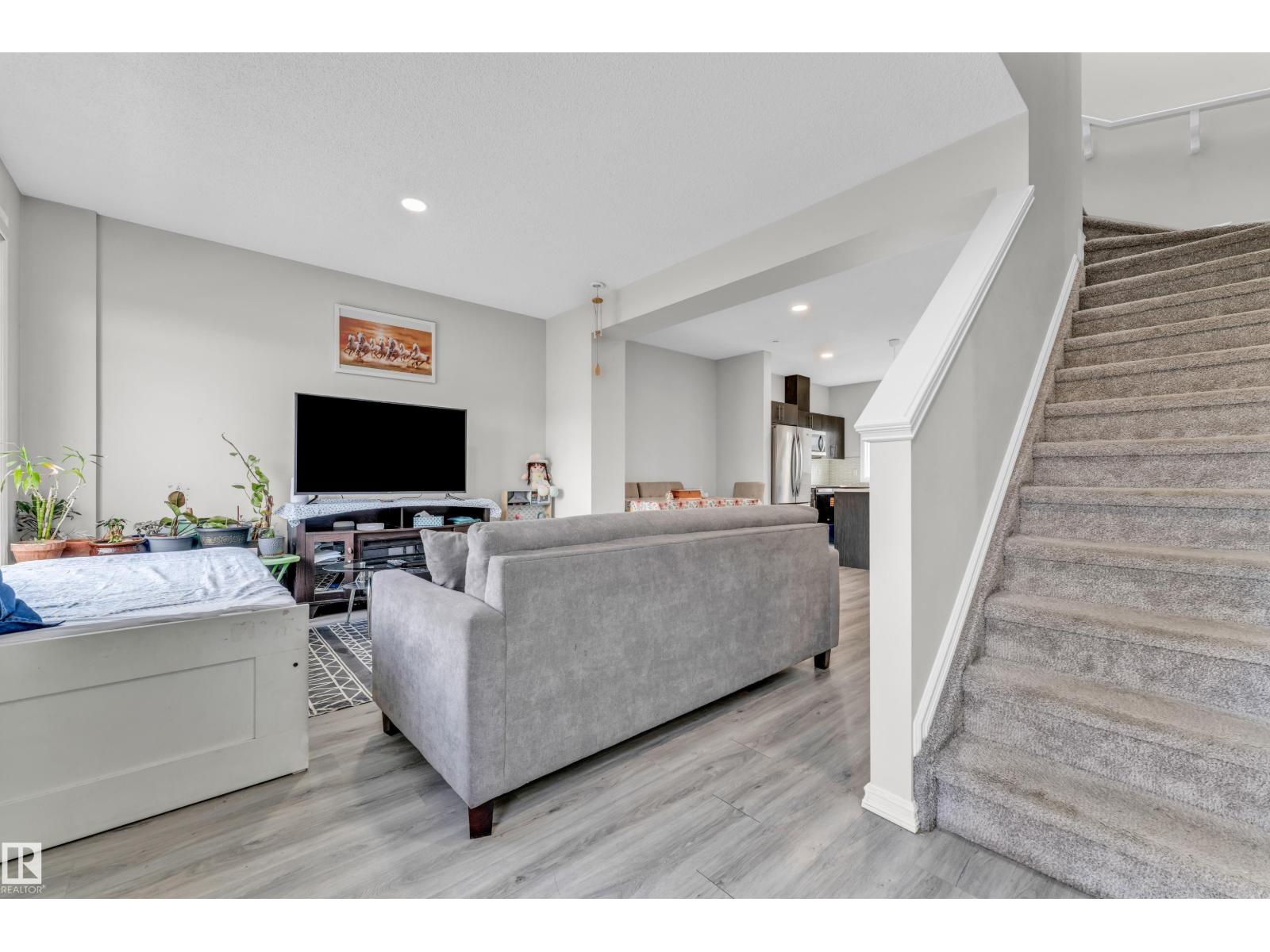 #61 215 SADDLEBACK RD NW, Edmonton