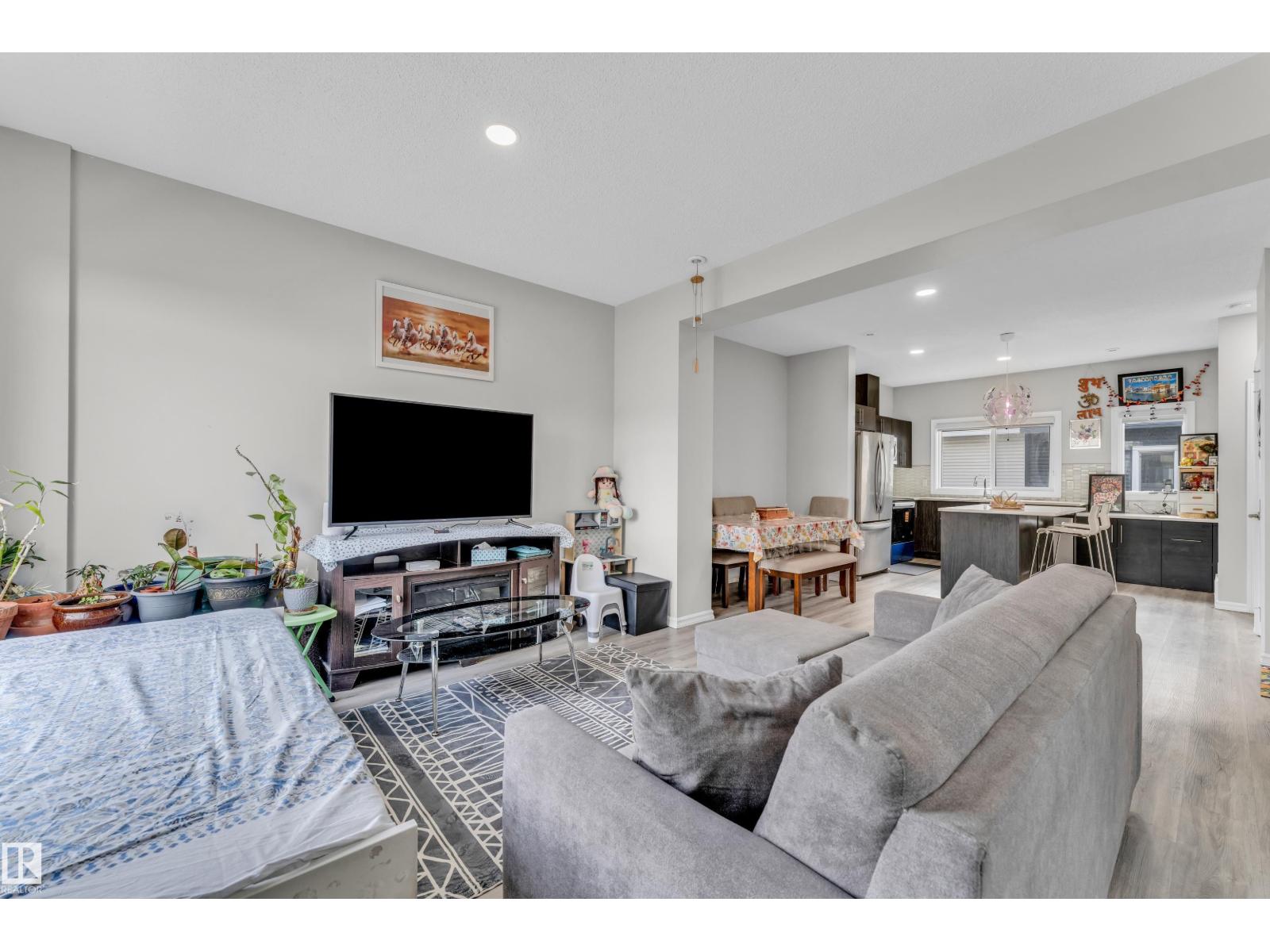 #61 215 SADDLEBACK RD NW, Edmonton