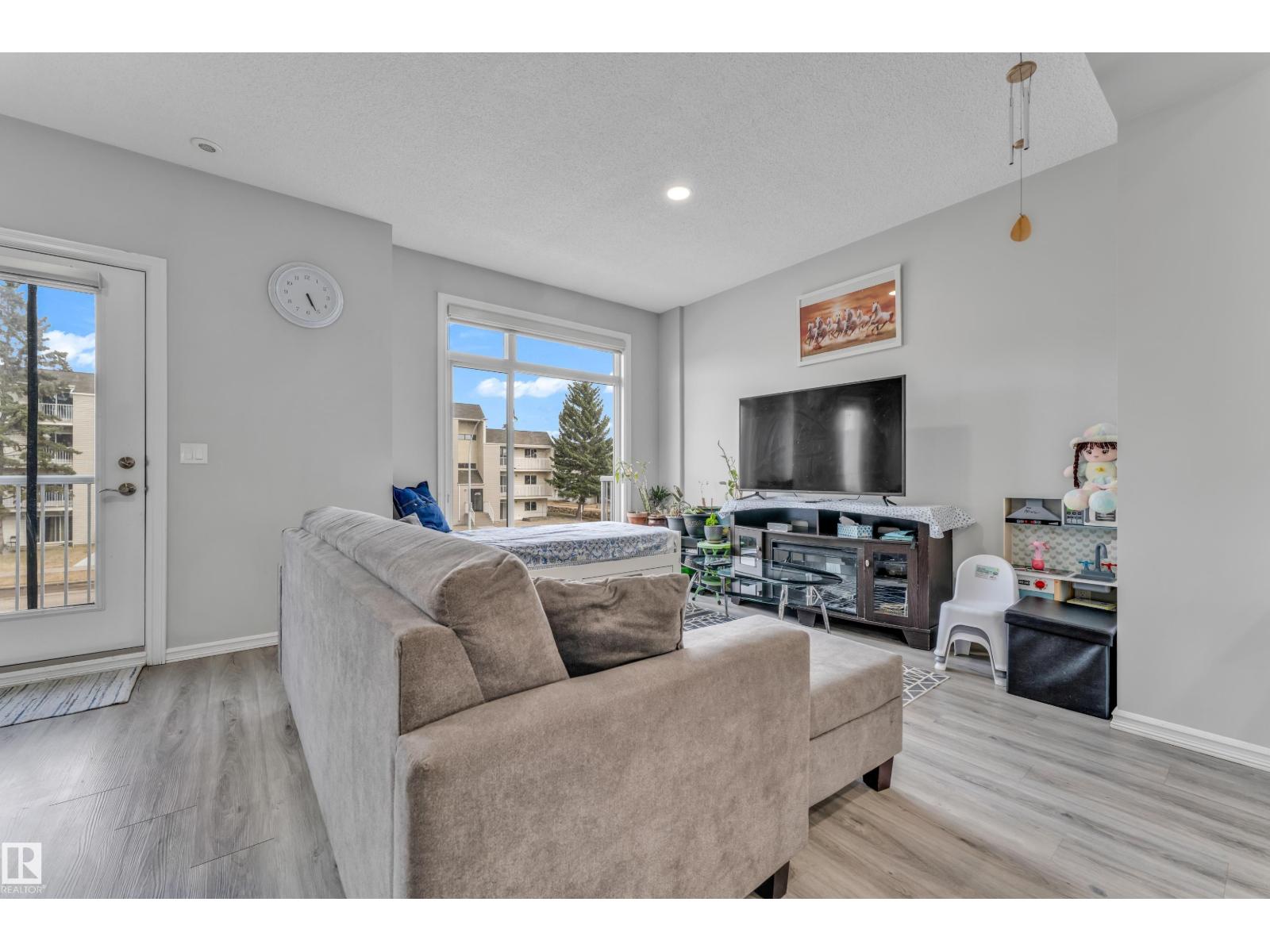 #61 215 SADDLEBACK RD NW, Edmonton