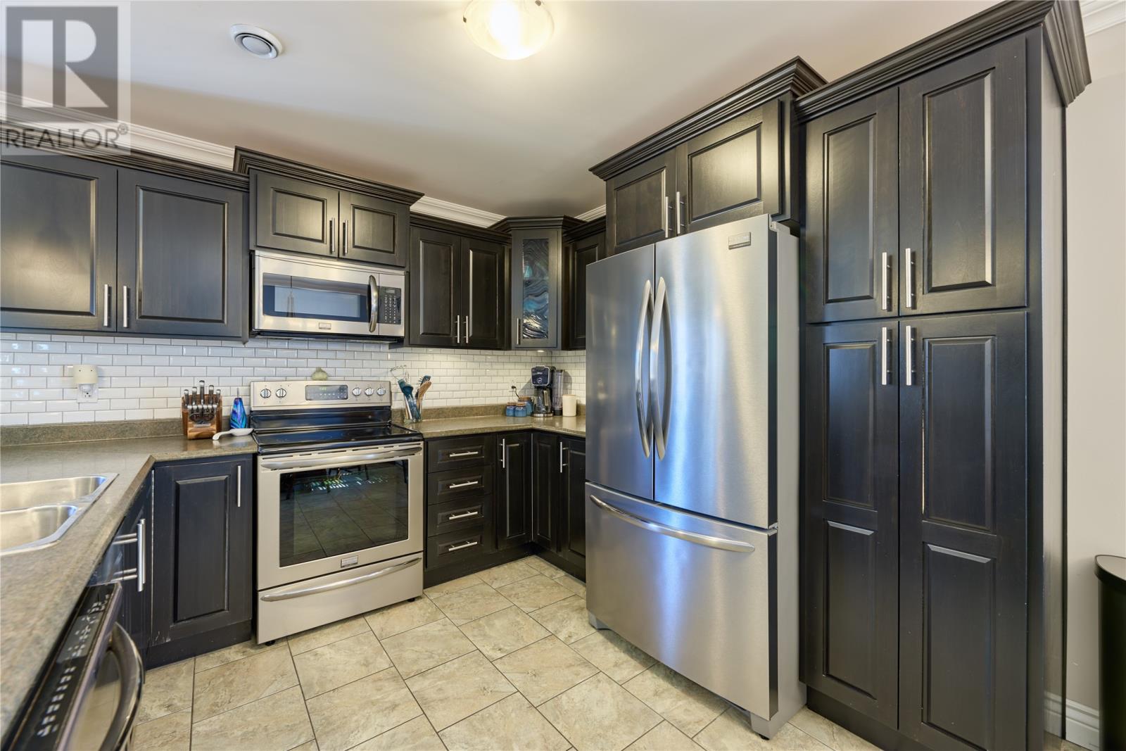 14 Scott's Road N - 12