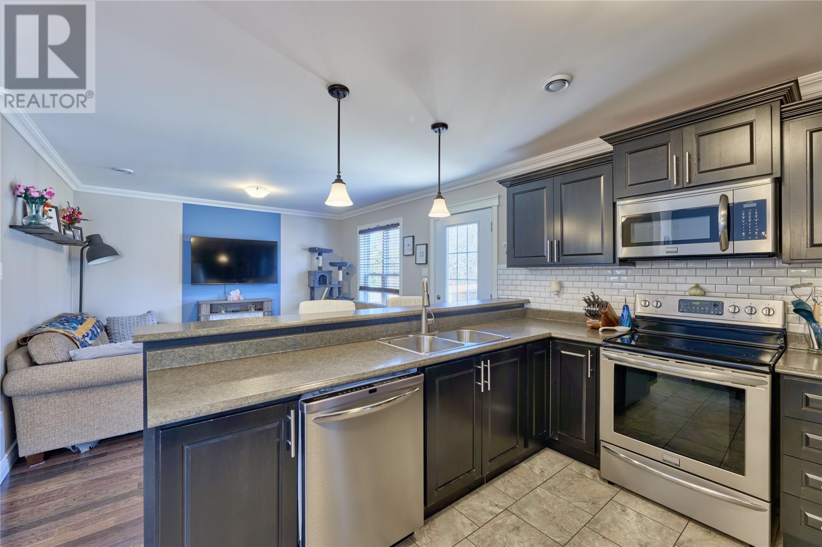 14 Scott's Road N - 13