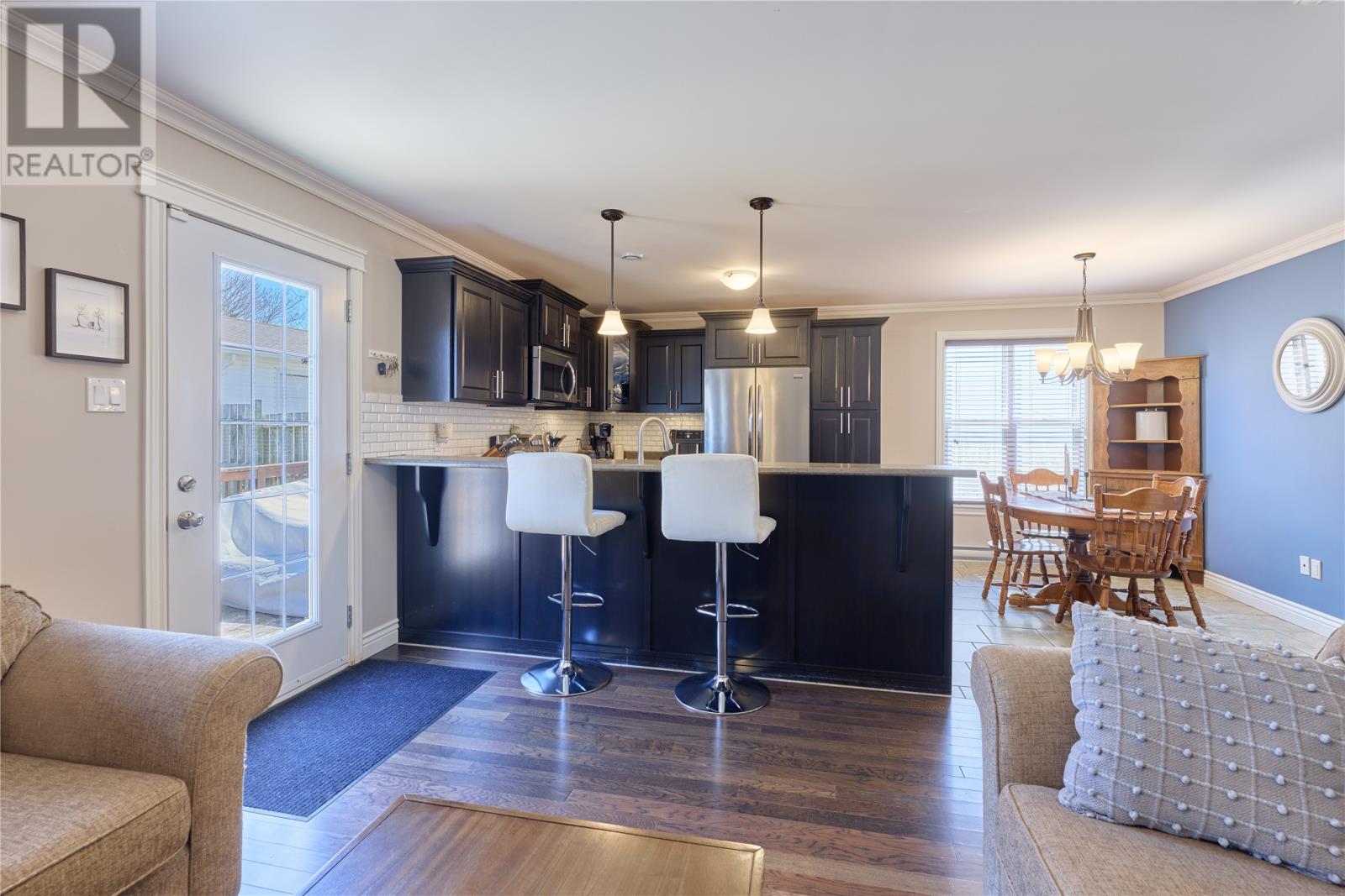 14 Scott's Road N - 15