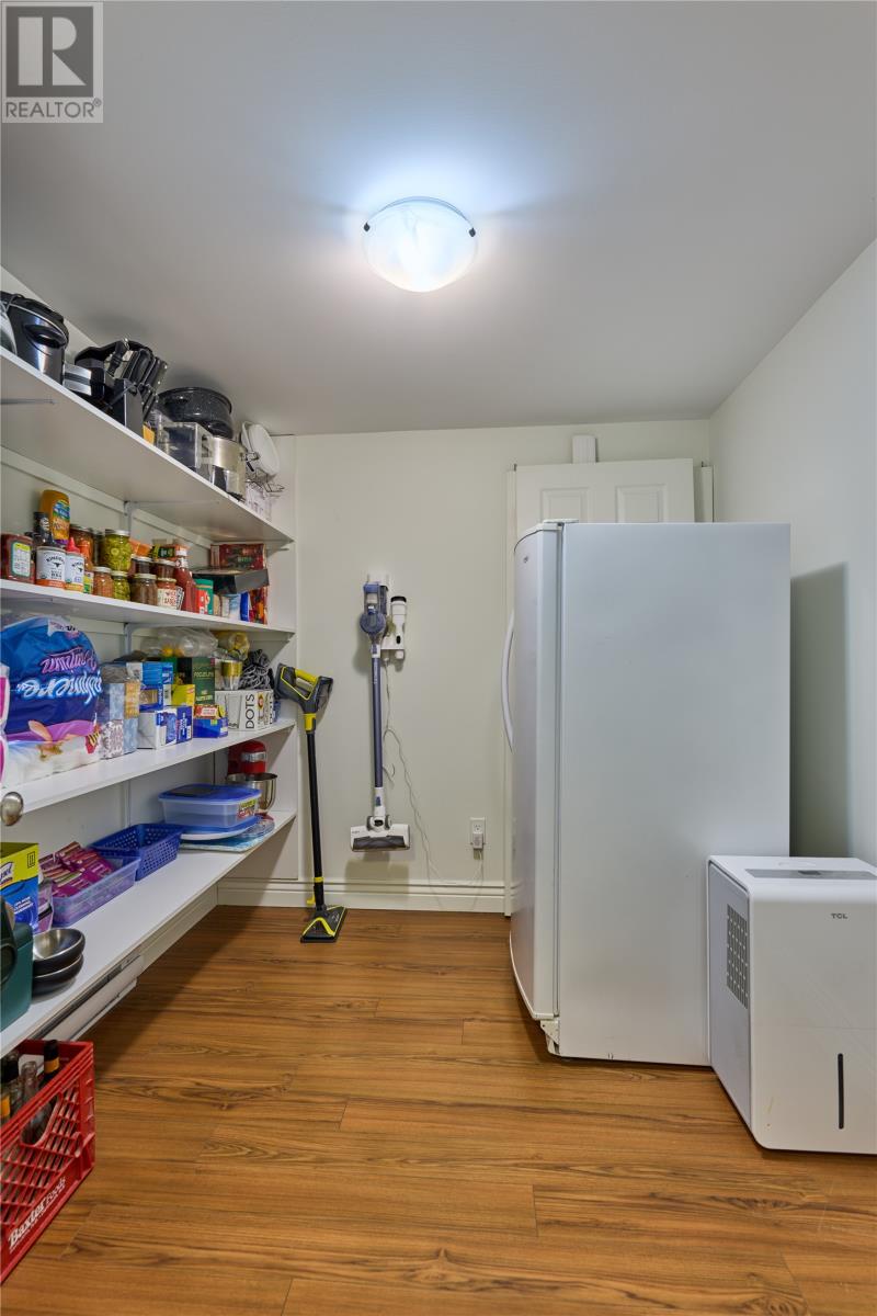 14 Scott's Road N - 28