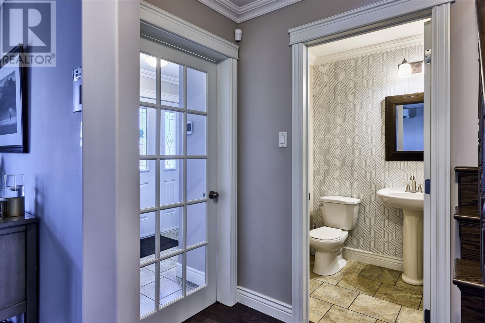 14 Scott's Road N - 5