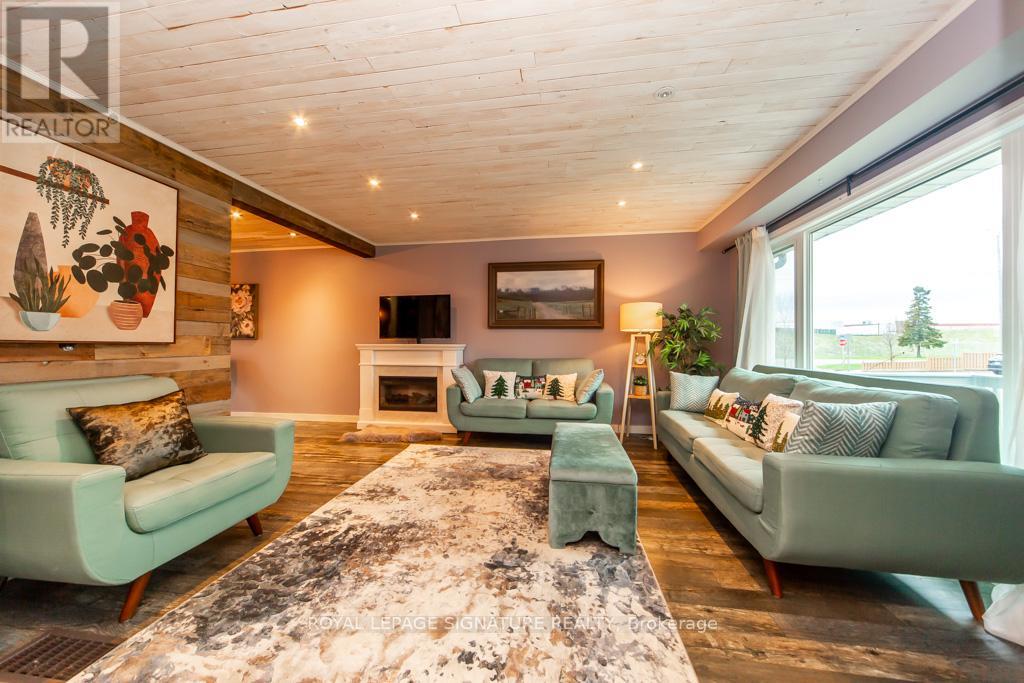 1499 FENELON CRESCENT - 2