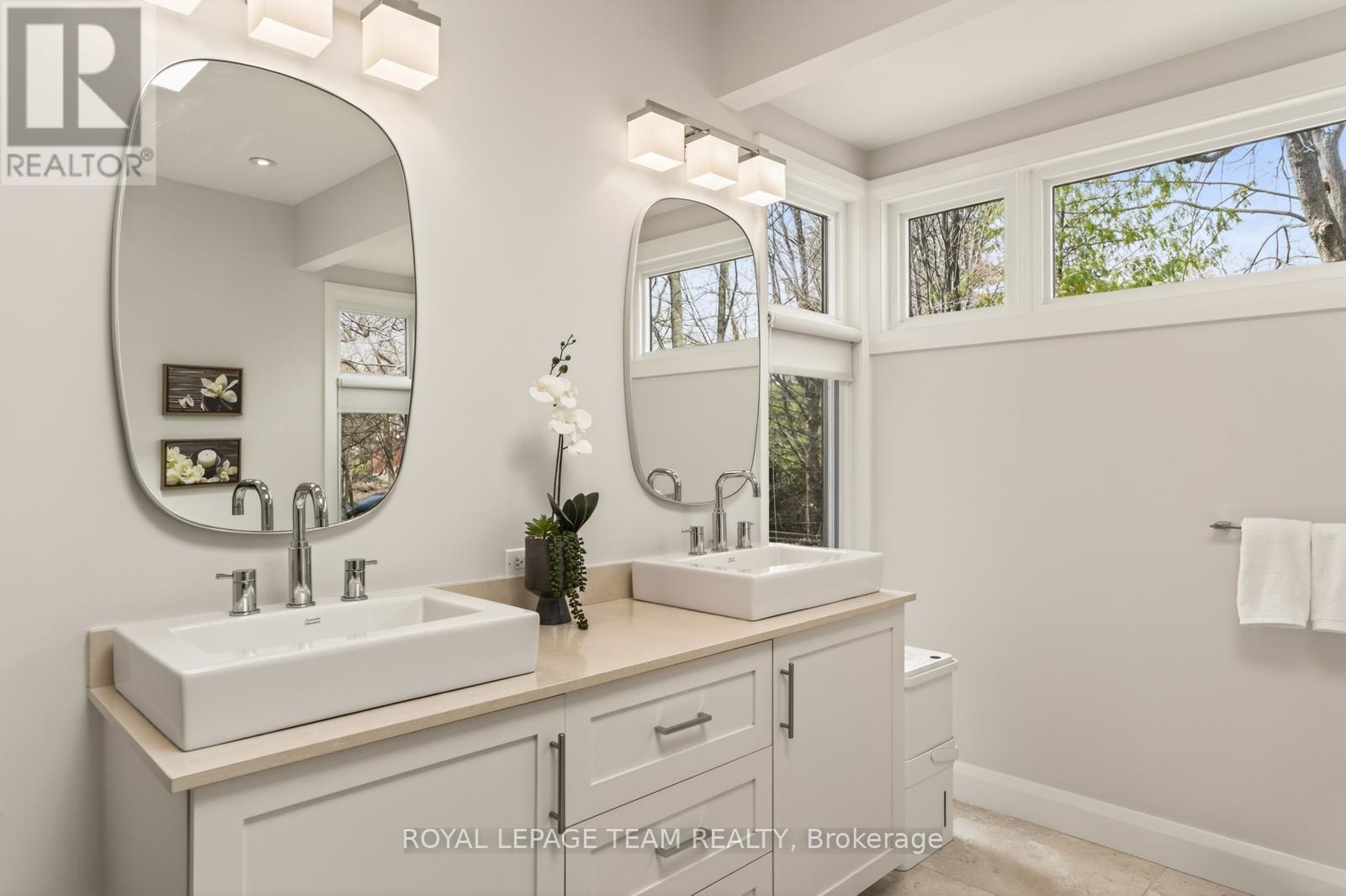 17 KAYMAR DRIVE - 31