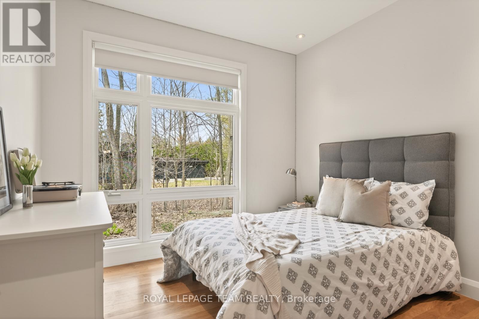 17 KAYMAR DRIVE - 33