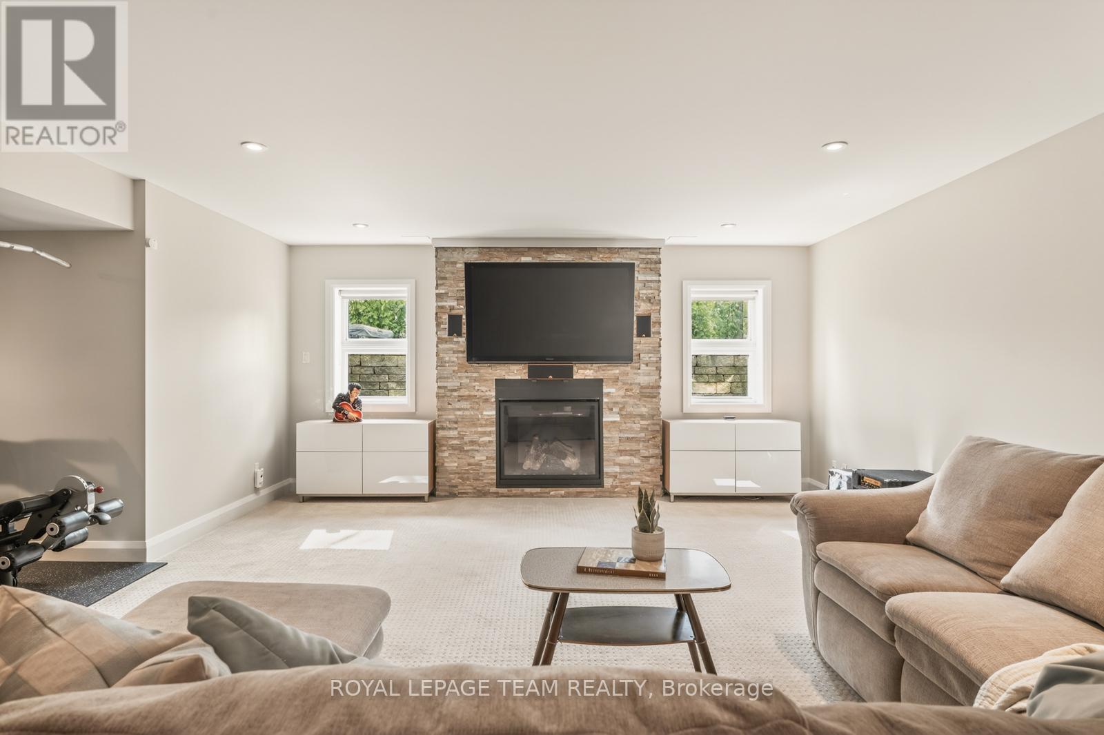 17 KAYMAR DRIVE - 37