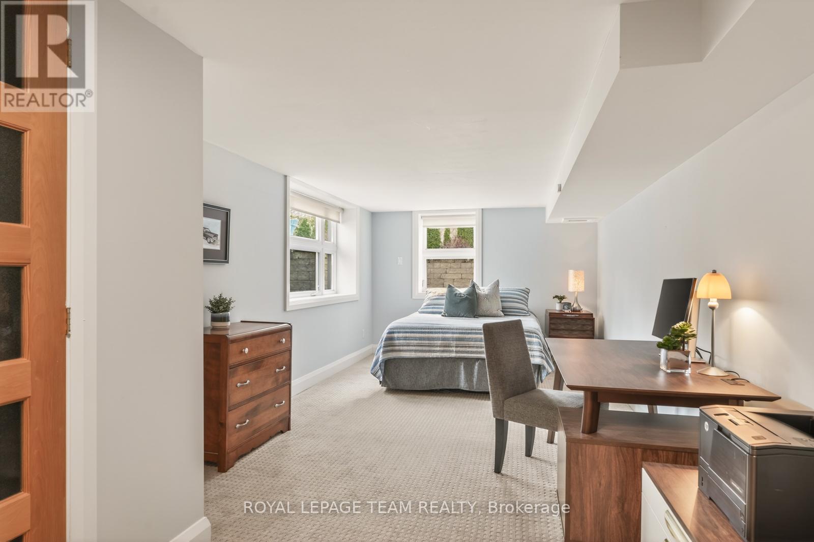 17 KAYMAR DRIVE - 40