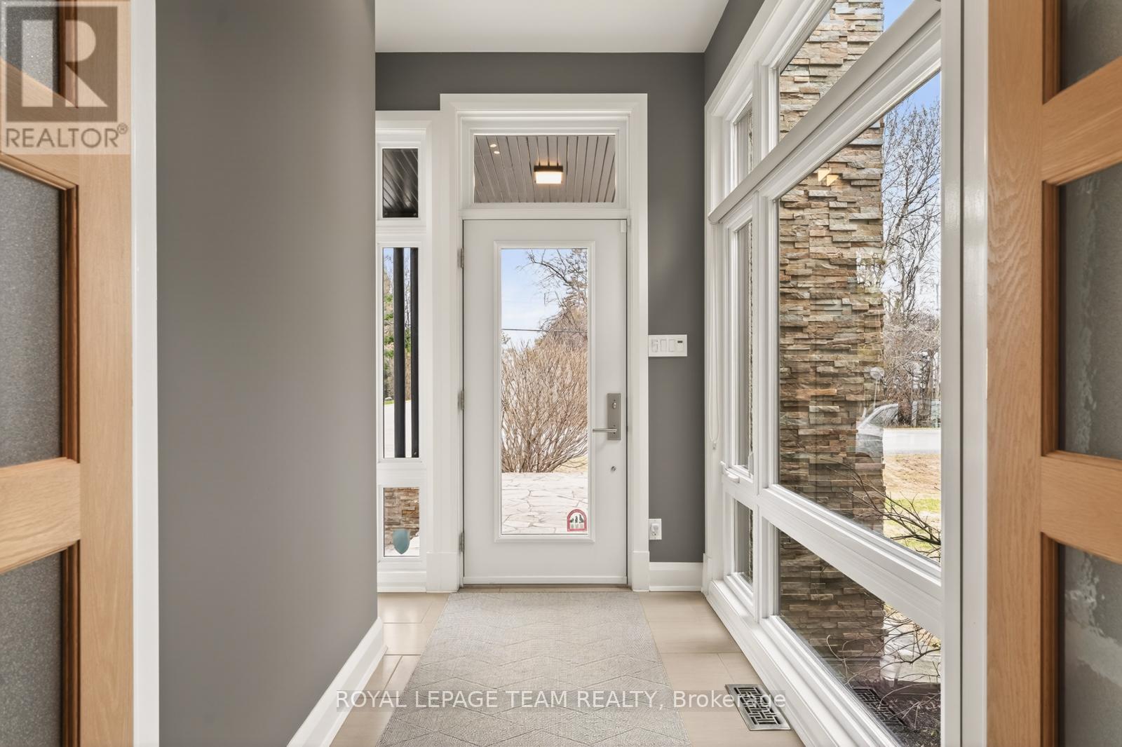 17 KAYMAR DRIVE - 42