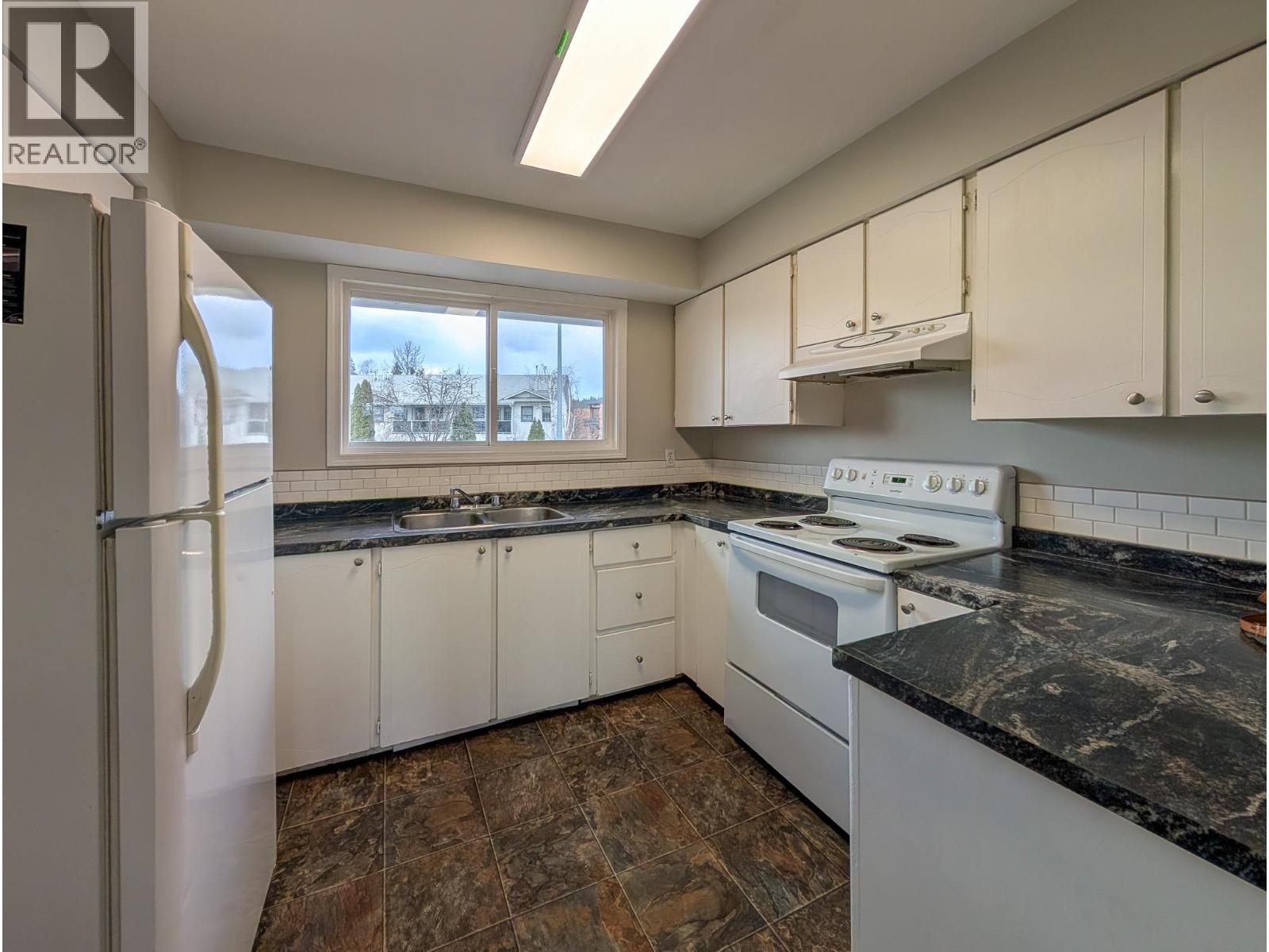 #117 119 MCDERMID DRIVE - 15