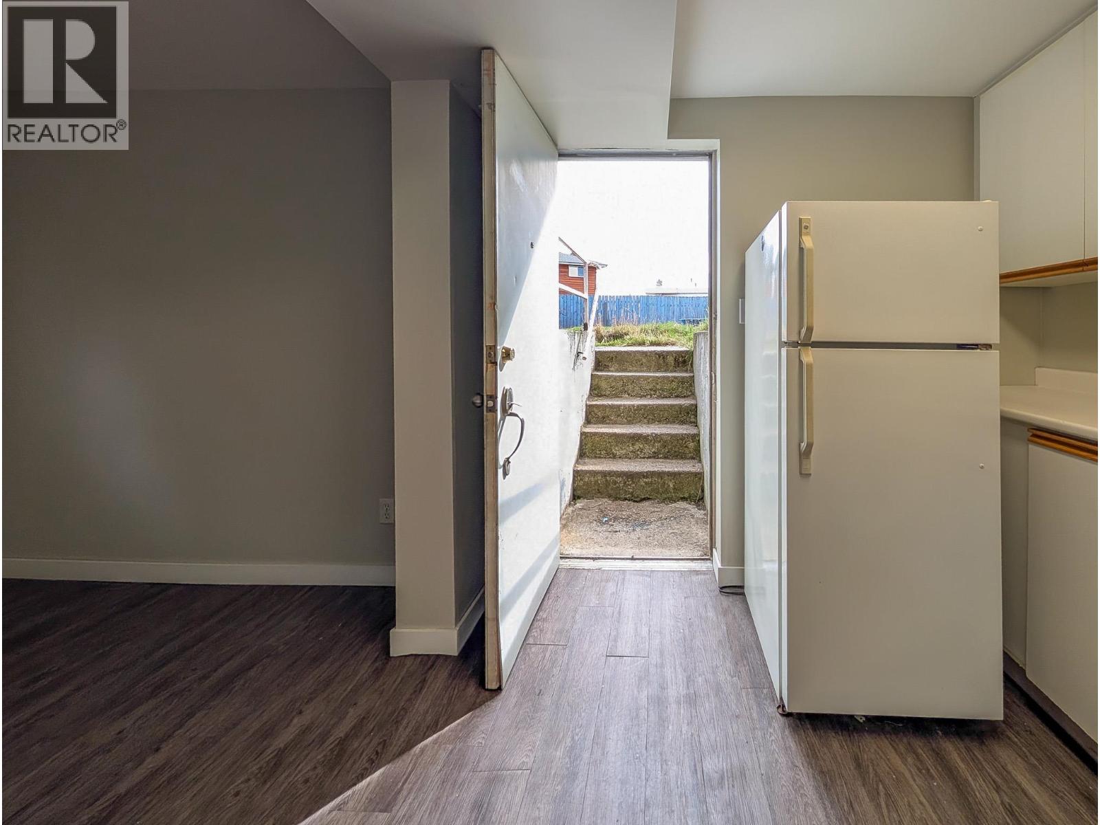 #117 119 MCDERMID DRIVE - 24