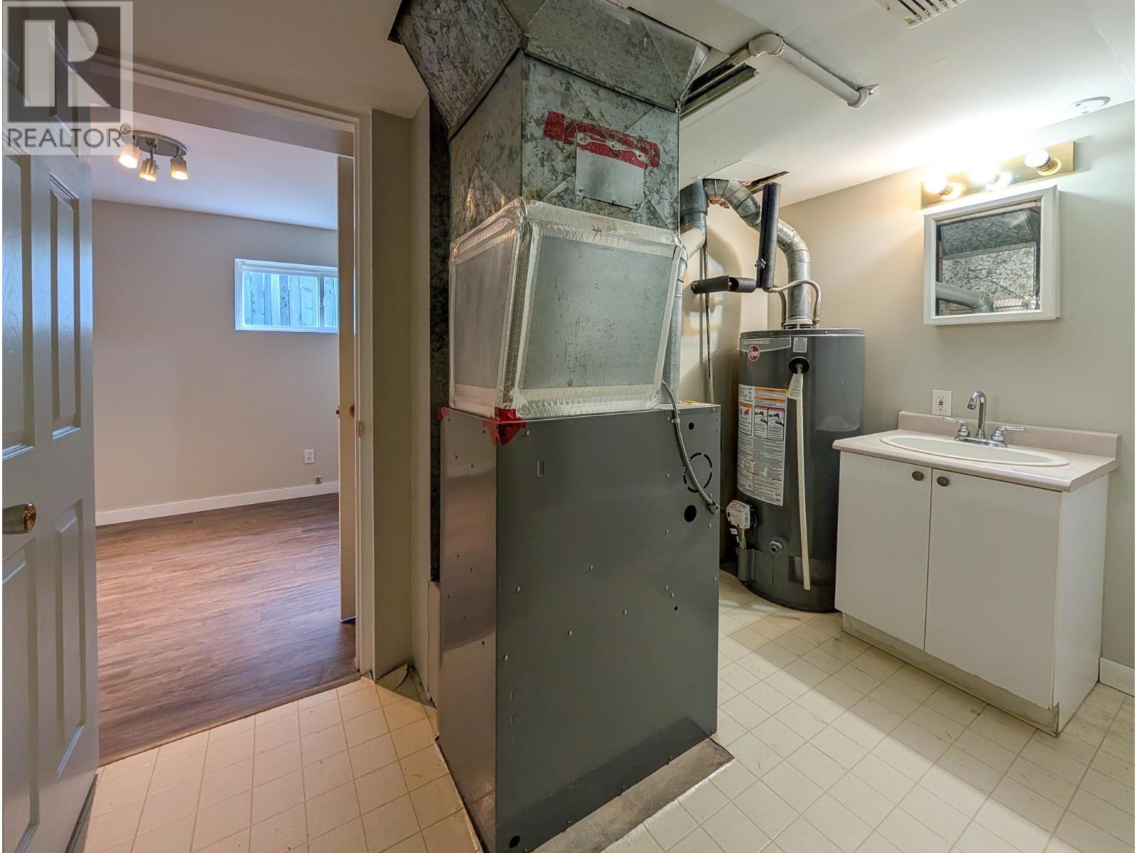 #117 119 MCDERMID DRIVE - 29