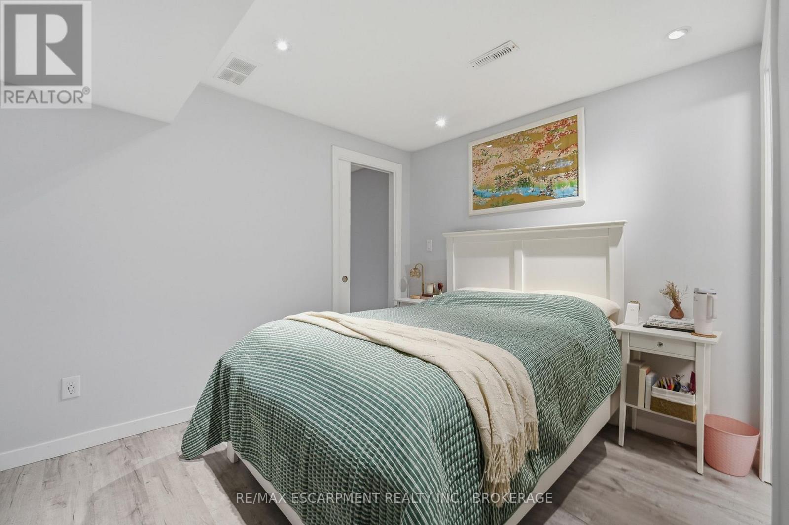 #26 7 GIBSON PLACE - 32