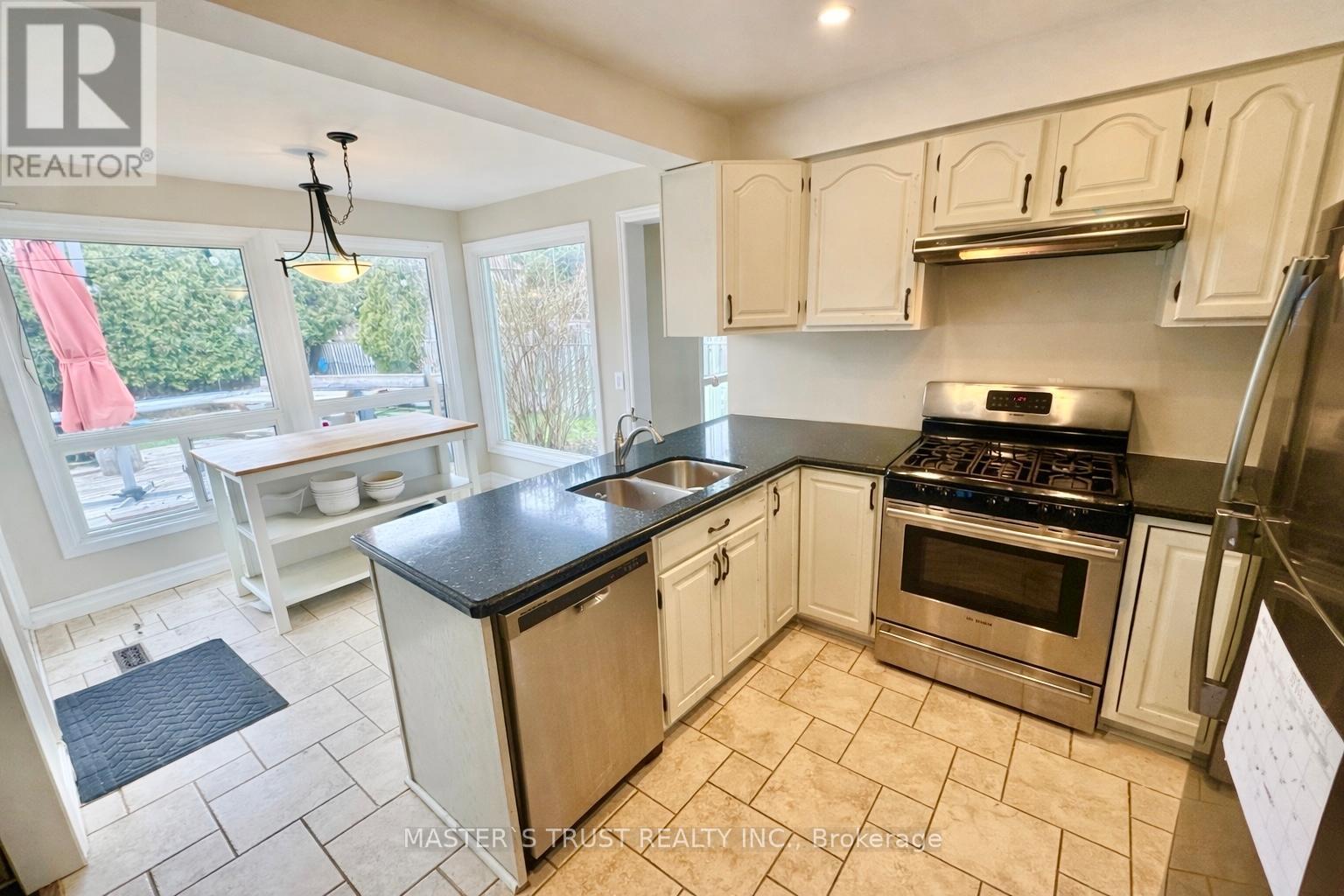 112 KRIEGHOFF AVENUE — photo 5
