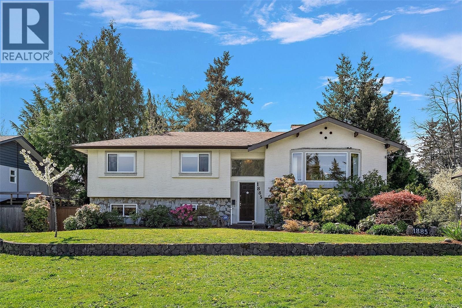  1885 Skylark Place, Saanich