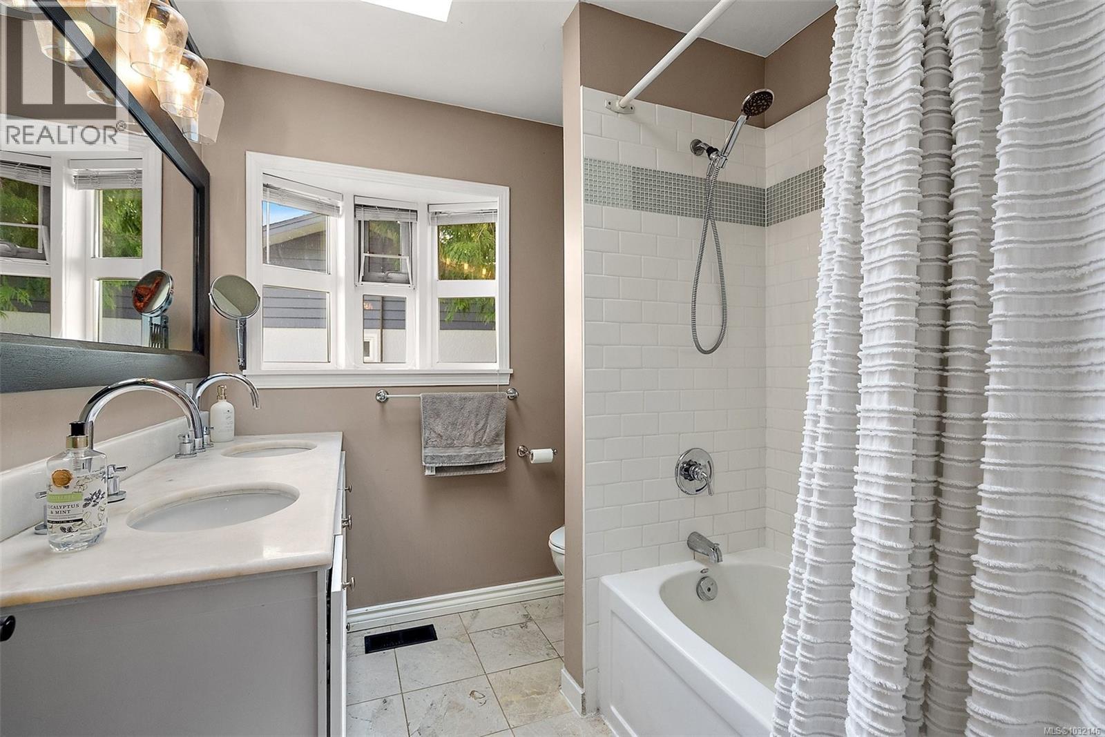  1885 Skylark Place, Saanich