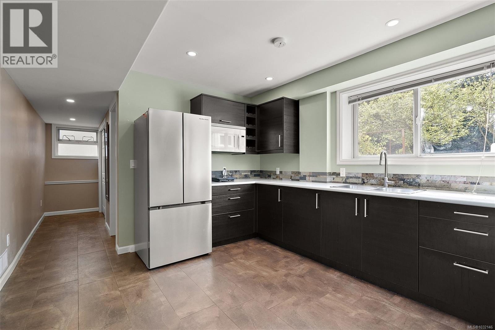  1885 Skylark Place, Saanich