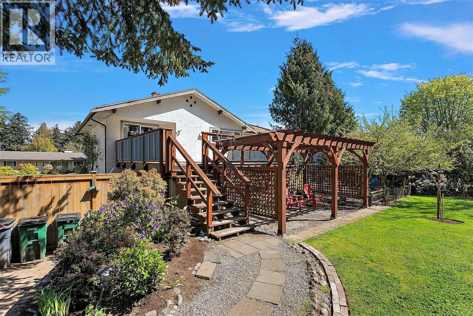  1885 Skylark Place, Saanich
