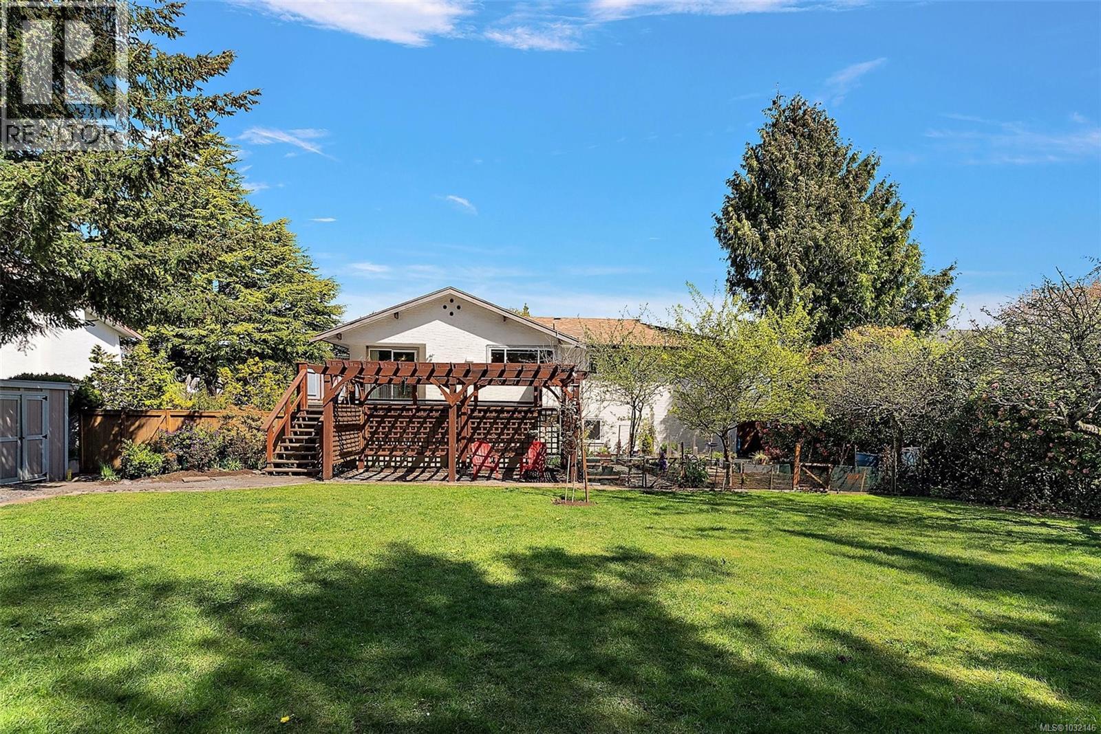  1885 Skylark Place, Saanich