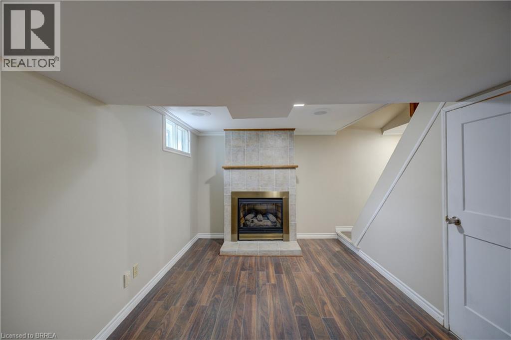 37 FRANK Street - 36