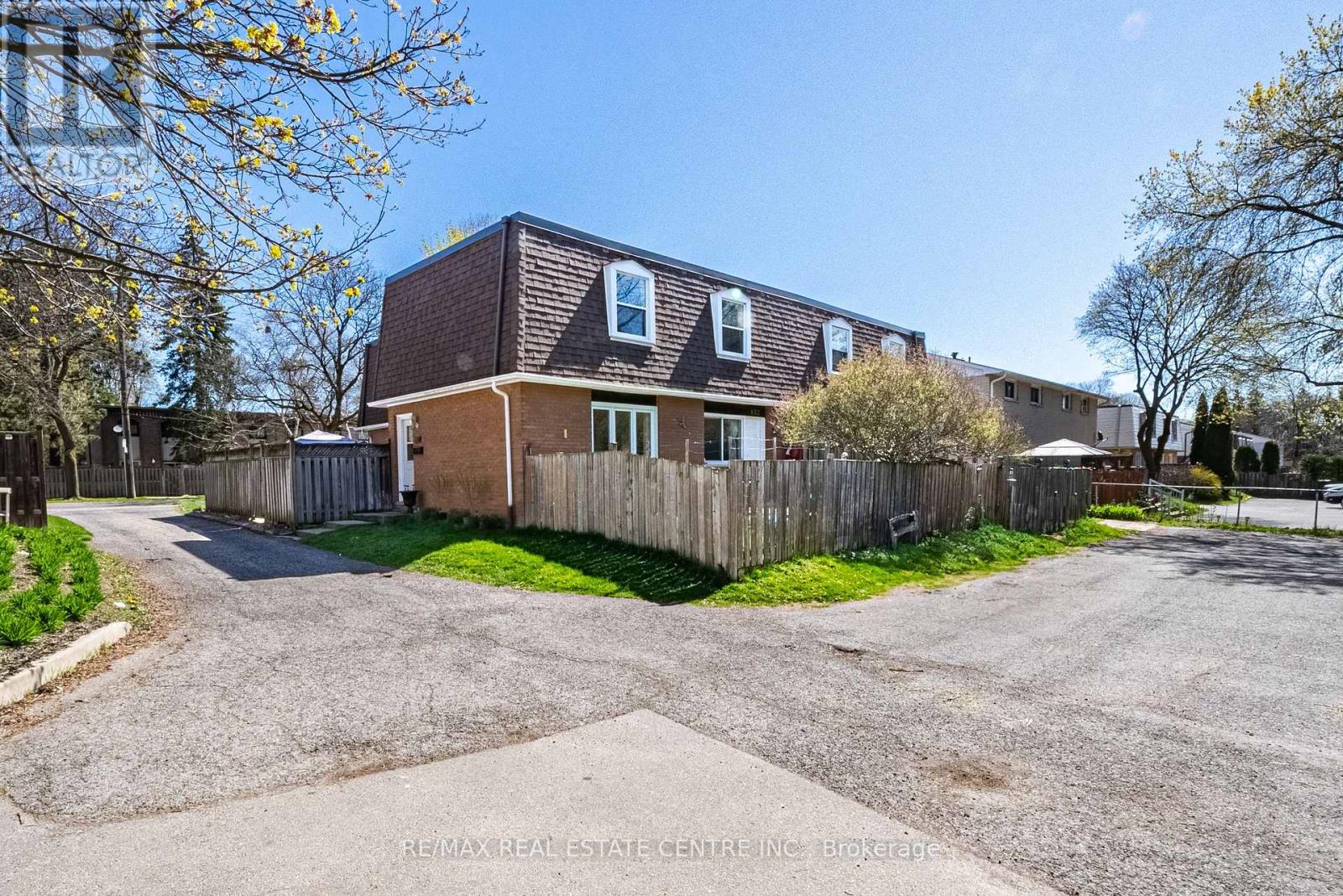 648-654 FRANCIS ROAD S - 31