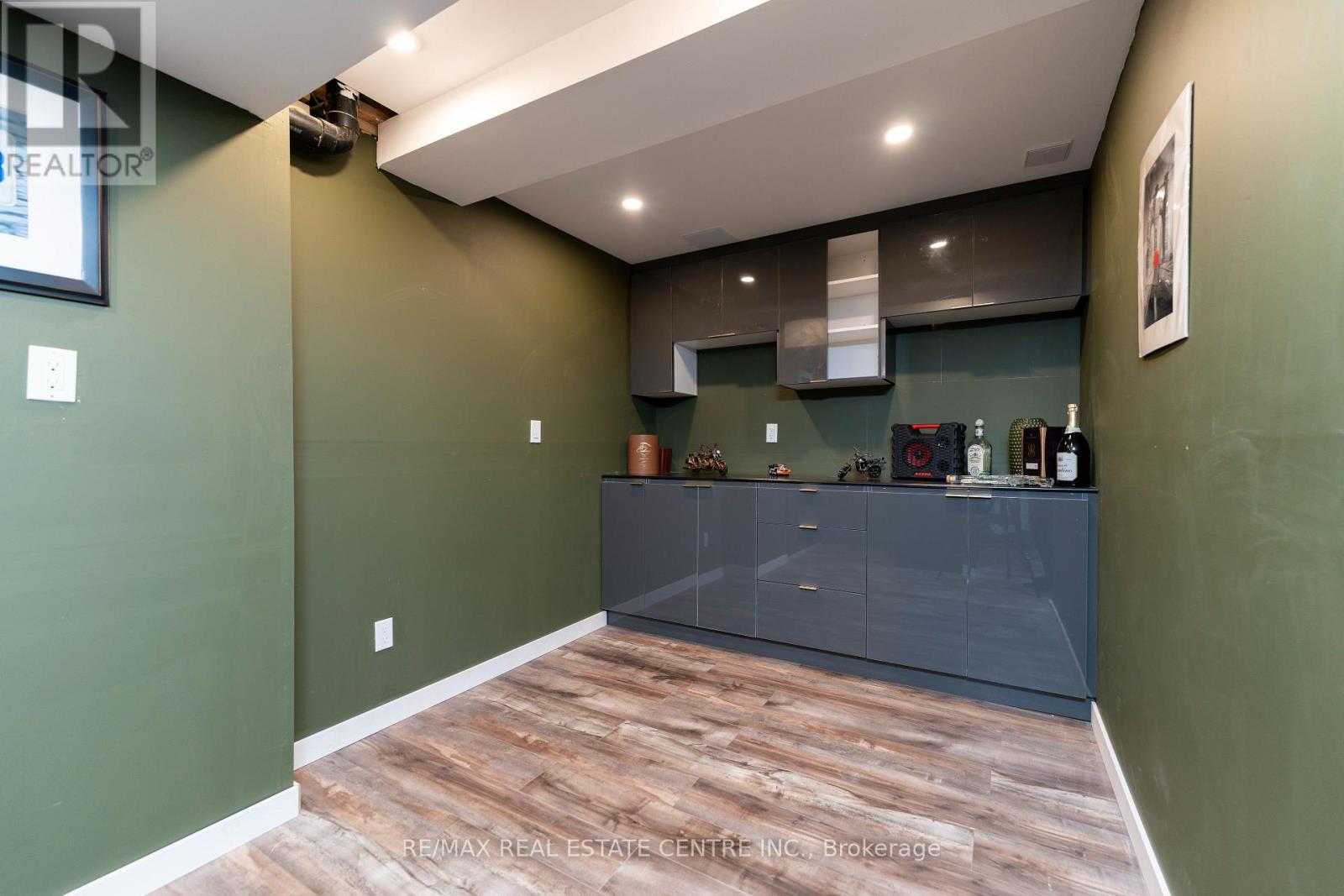 417 TANSLEY STREET — photo 31