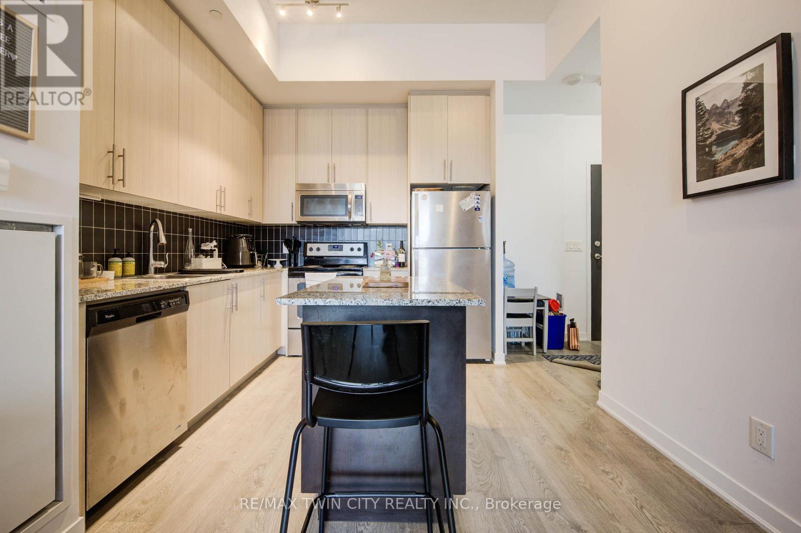 #112 85 DUKE STREET W - 10