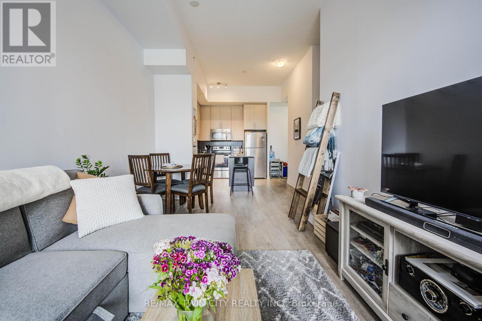 #112 85 DUKE STREET W - 13