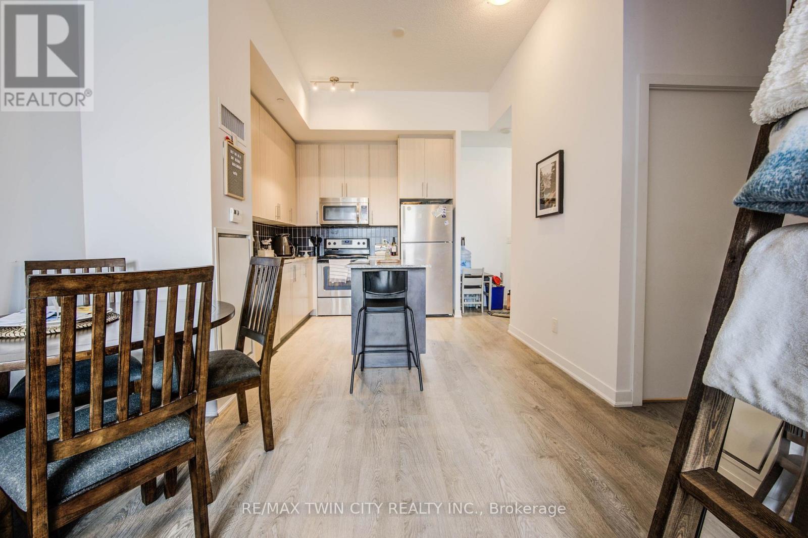 #112 85 DUKE STREET W - 21
