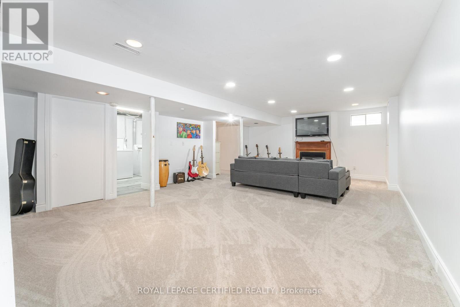 5 STOCKMAN CRESCENT - 33