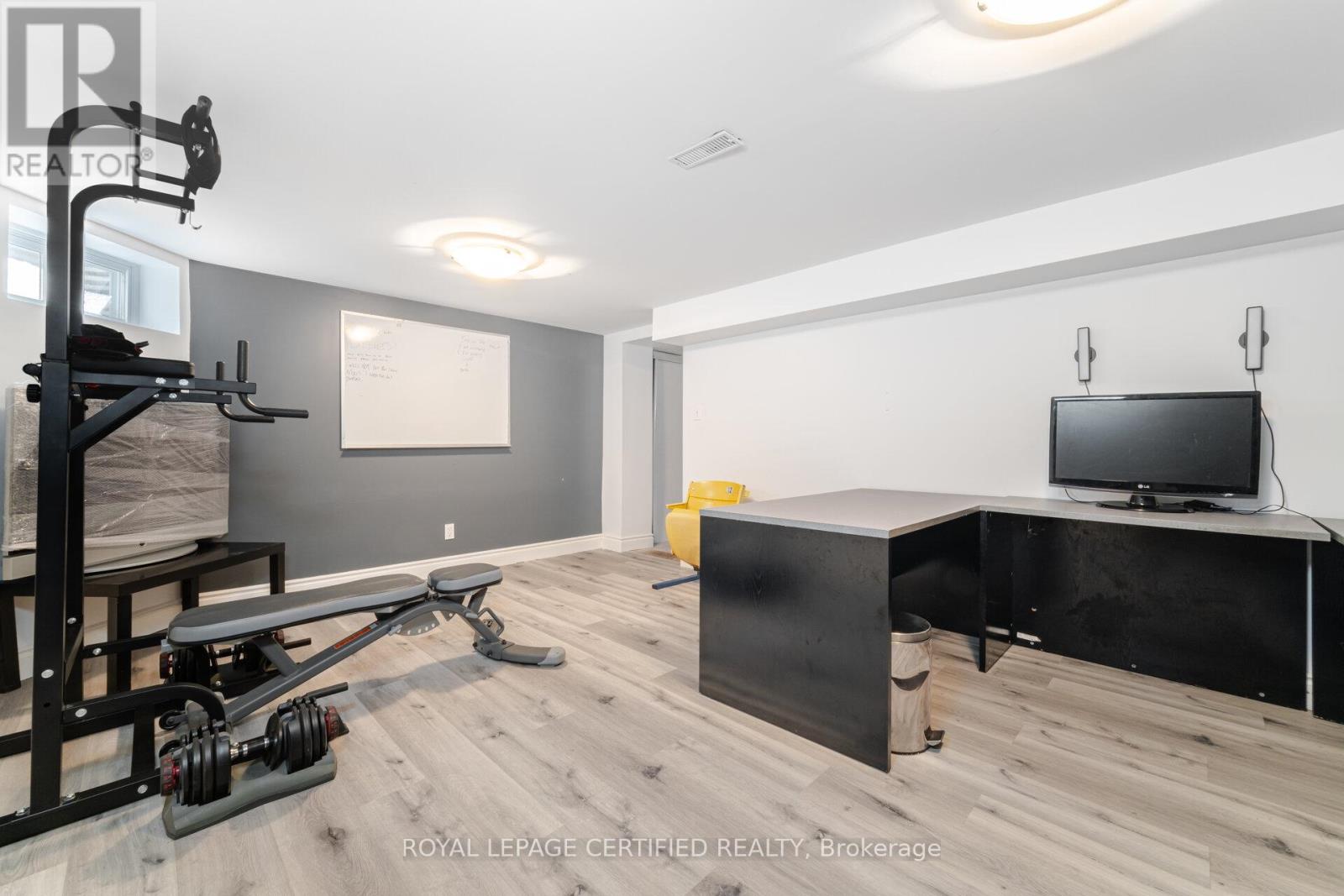 5 STOCKMAN CRESCENT - 37