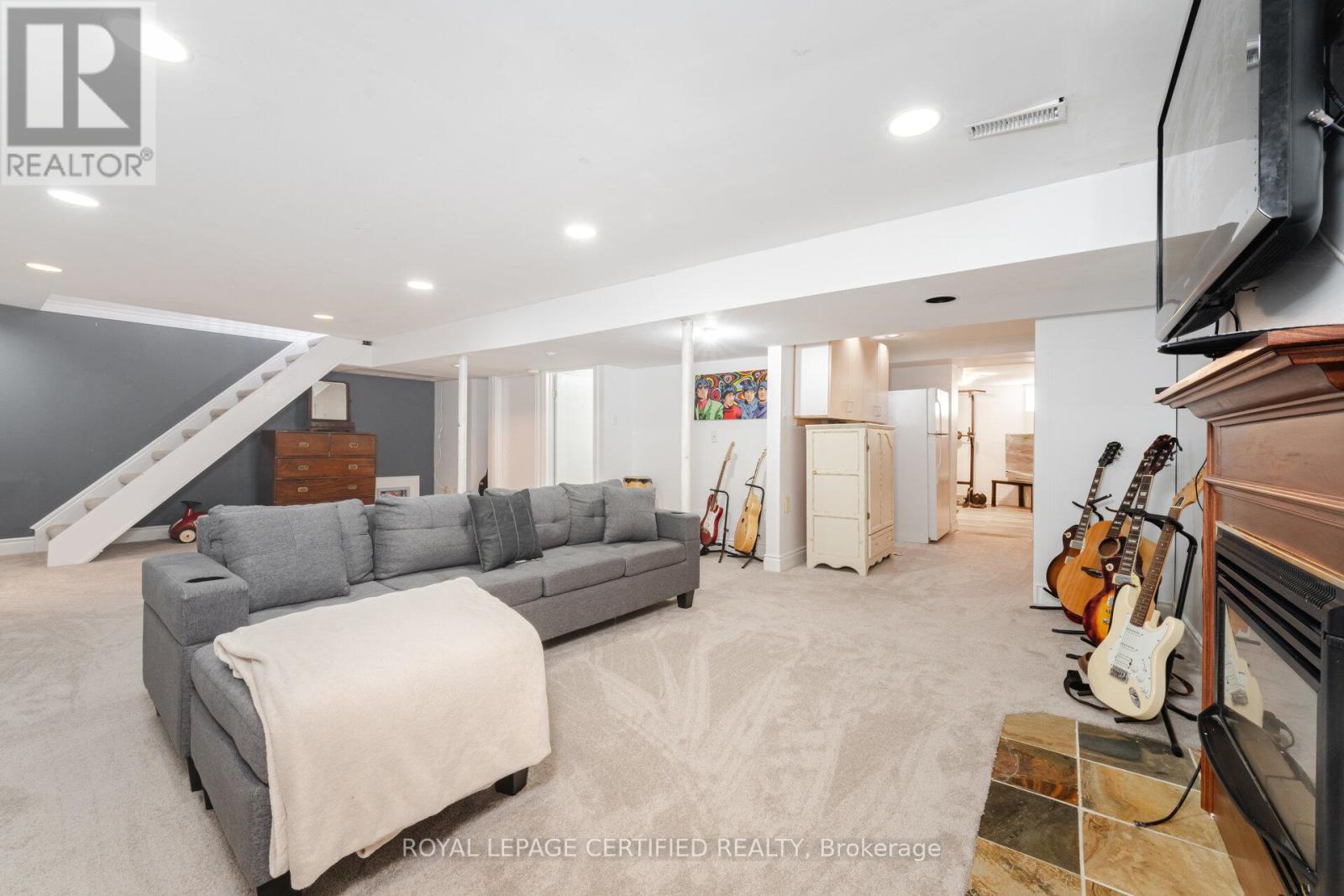 5 STOCKMAN CRESCENT - 34