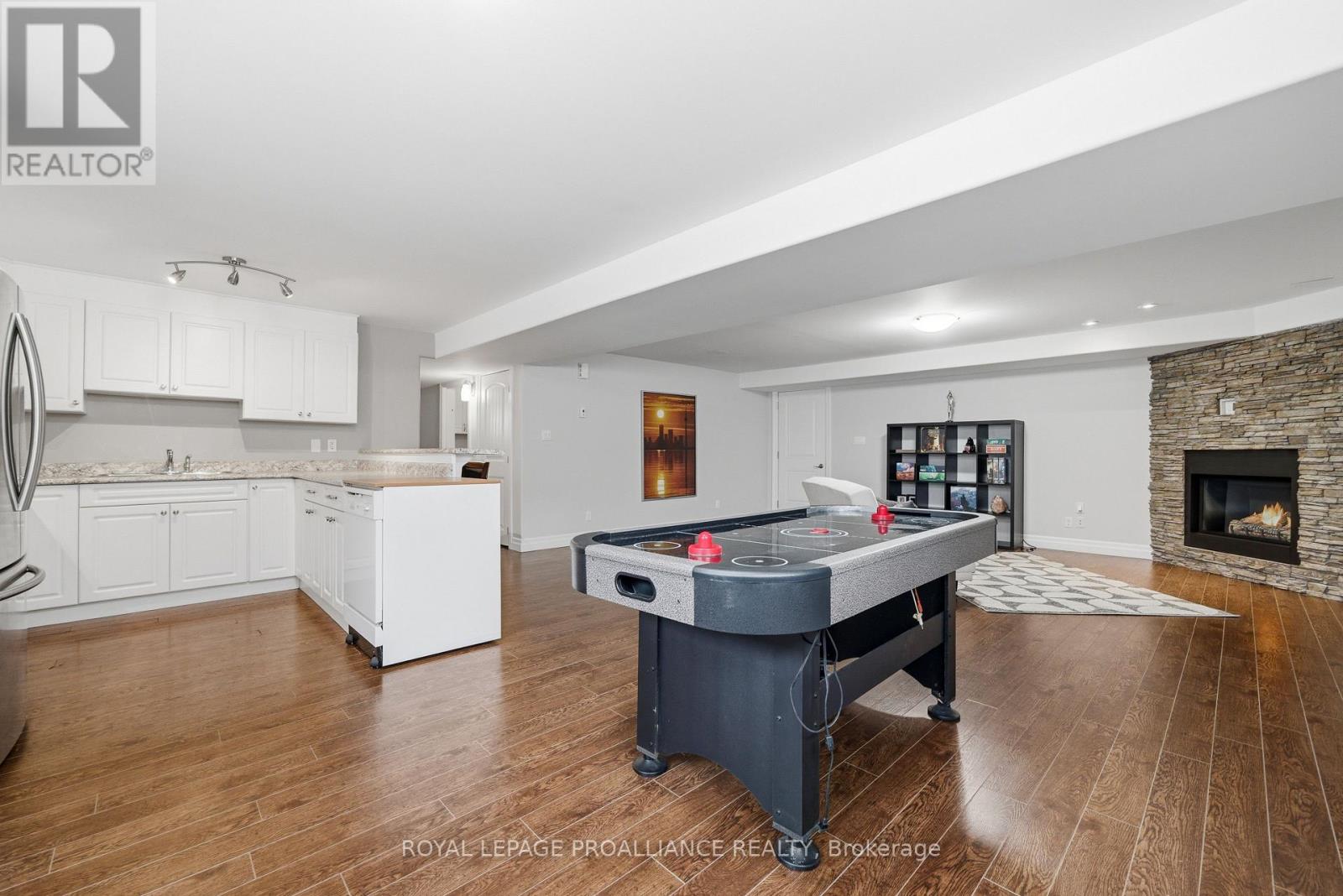 6 ASPEN DRIVE - 32