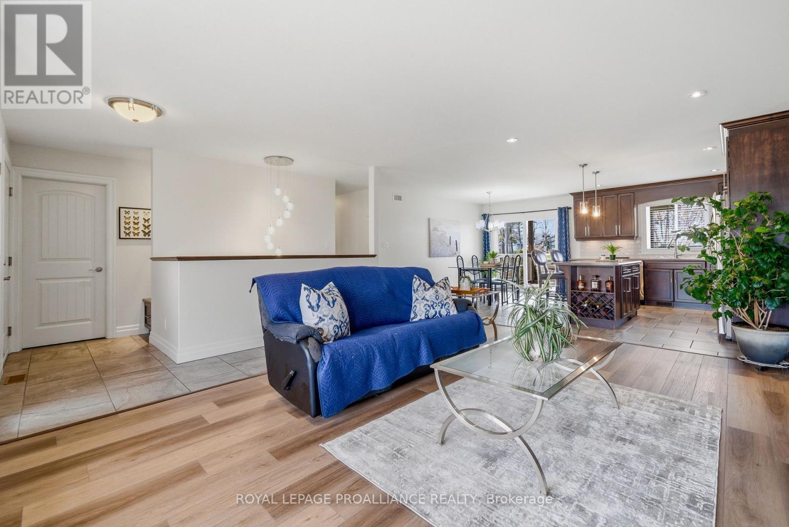 6 ASPEN DRIVE - 8