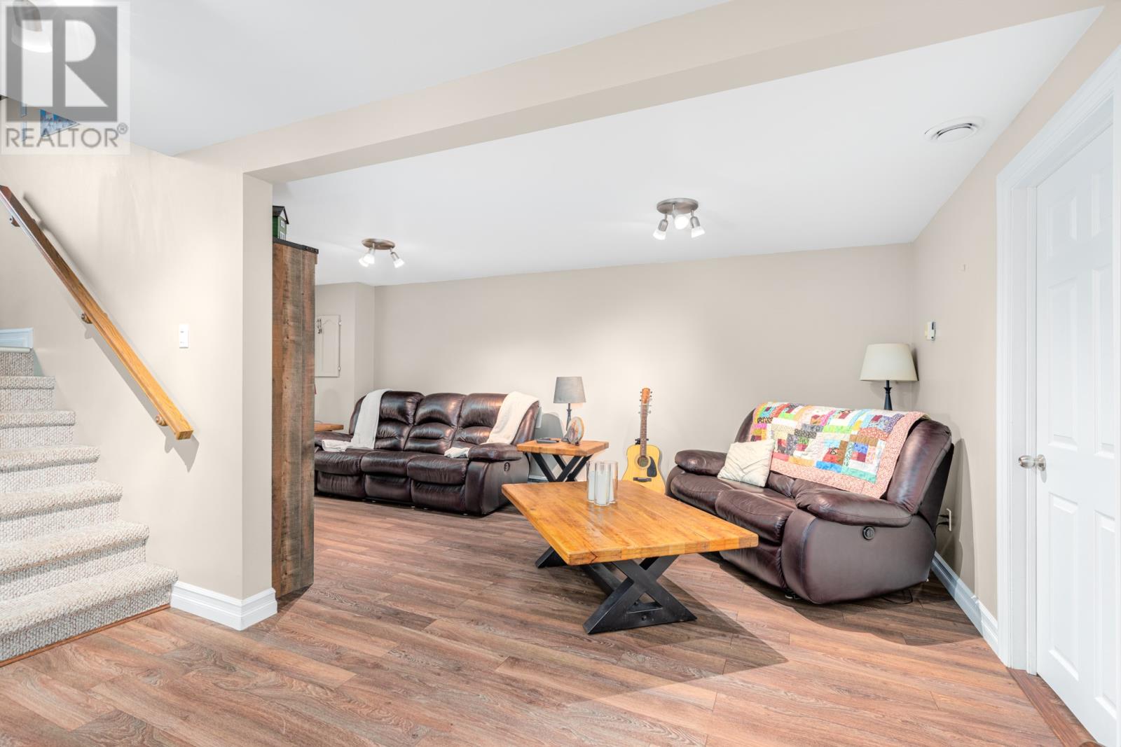 21 Nichol Avenue - 11