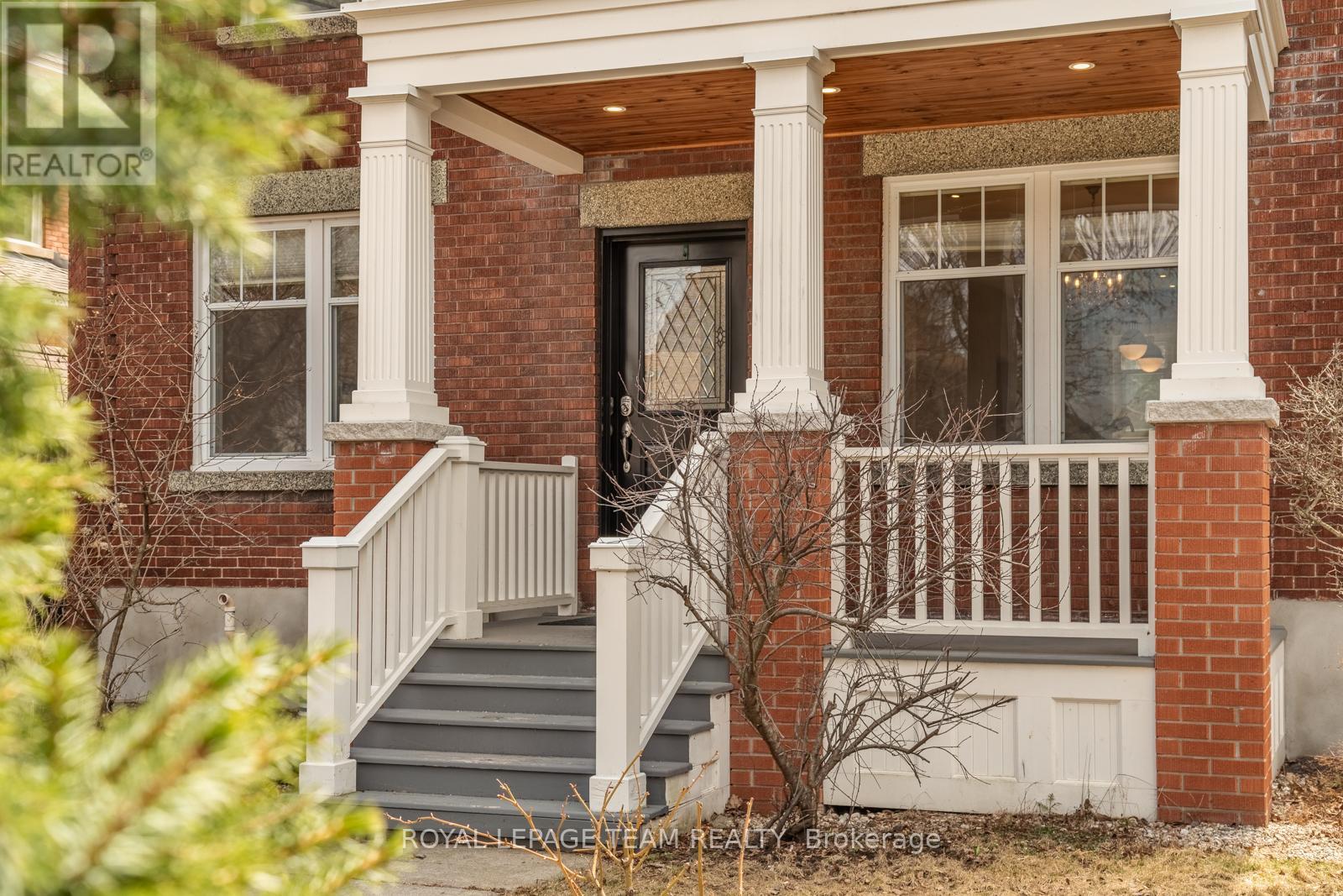318 CLEMOW AVENUE - 27