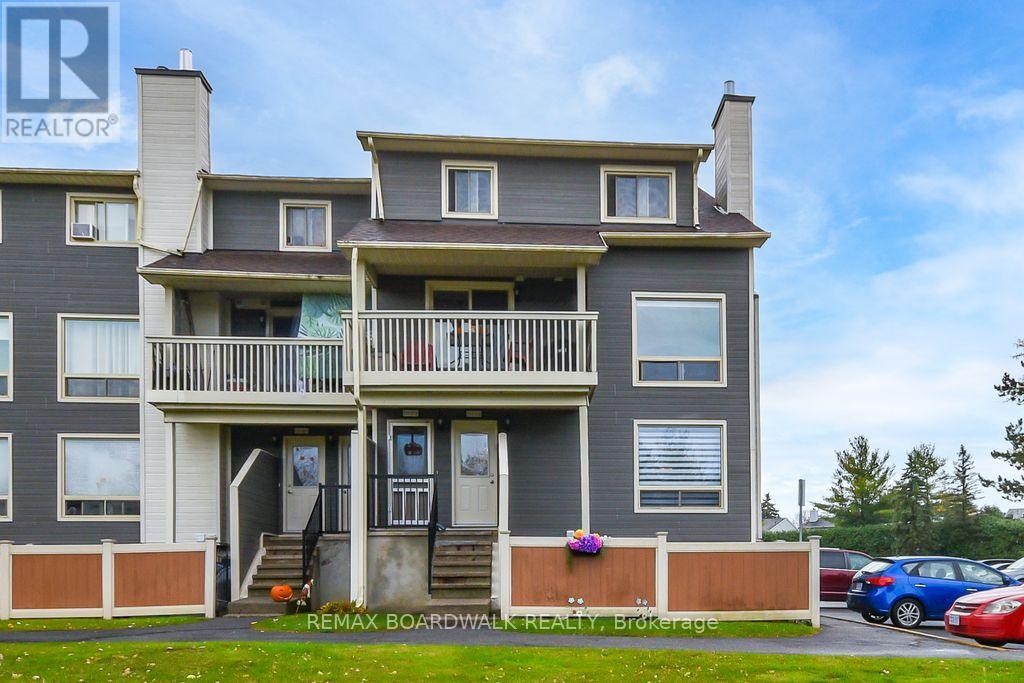 End unit with fenced in yard
