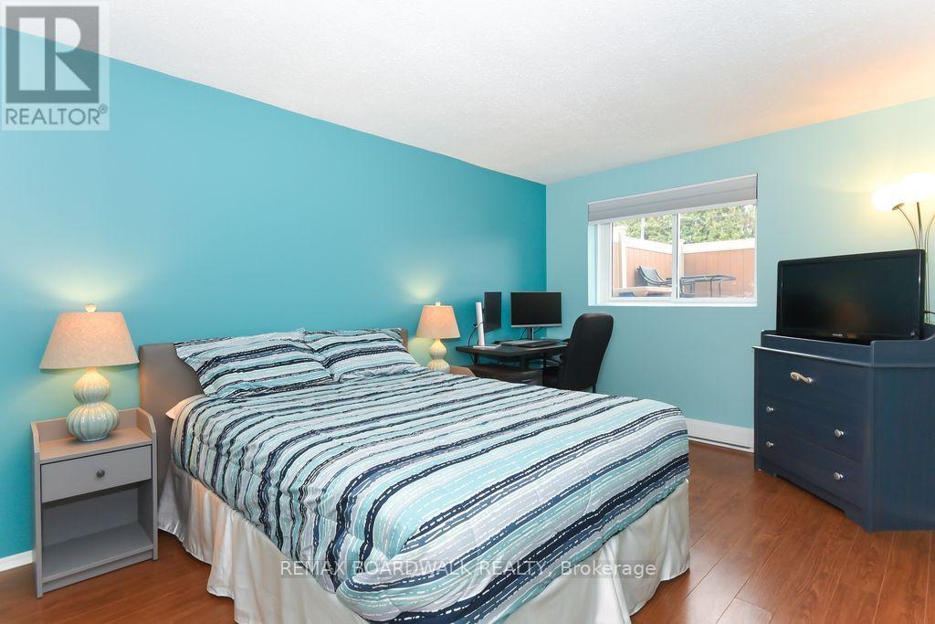 #87A 758 ST. ANDRE DRIVE - 12