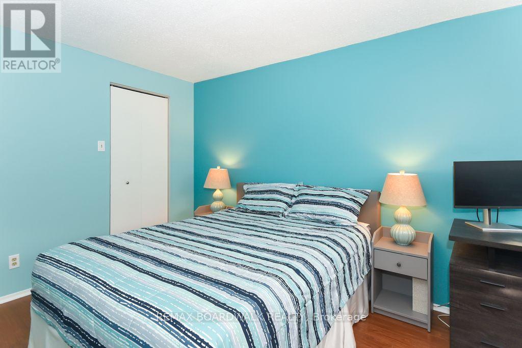 #87A 758 ST. ANDRE DRIVE - 13