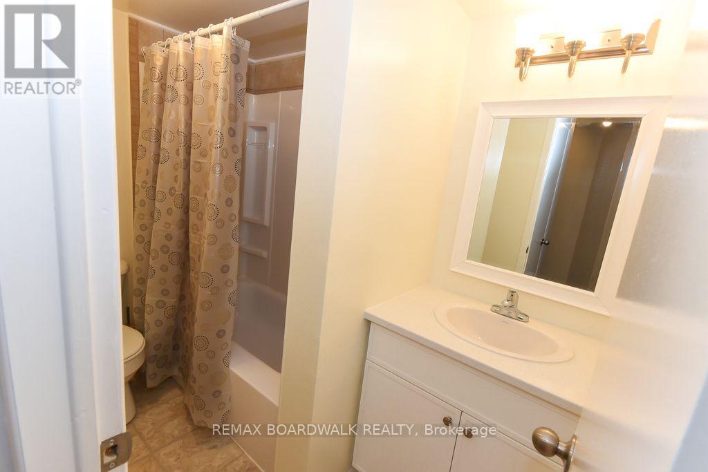 #87A 758 ST. ANDRE DRIVE - 17