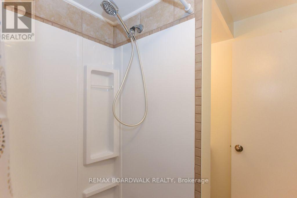 #87A 758 ST. ANDRE DRIVE - 18